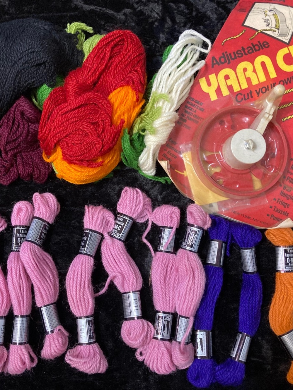 VINTAGE DMC LAINE TAPISSERIE WOOL YARN LOT OF 11 SKIENS W BUCILLA YARN CUTTER